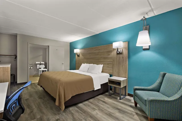 غرفة بسرير كينج للمدخنين لذوي الإعاقة، Quality Inn And Suites Vidalia 2/4