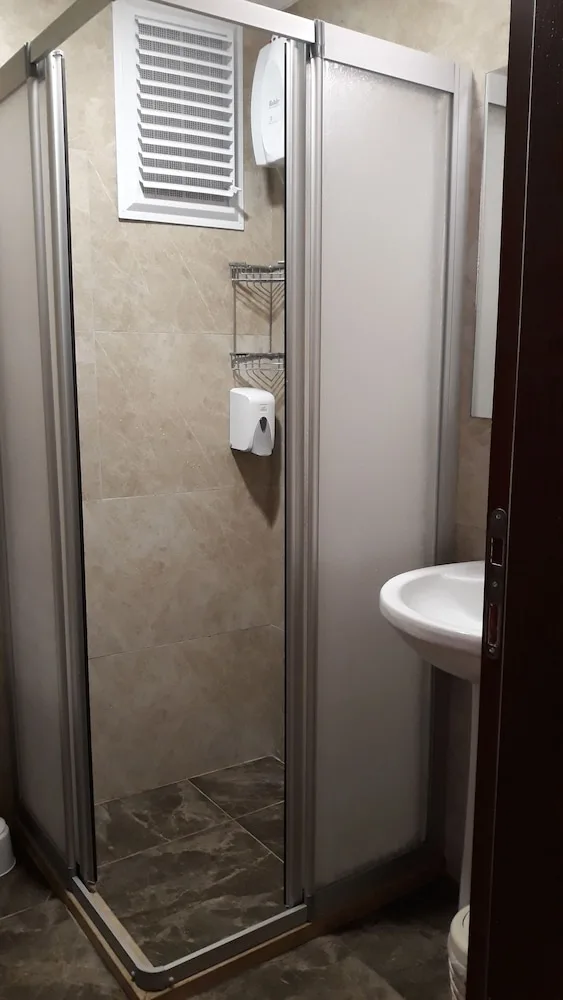 غرفة ثلاثية بسرير كوين وسرير فردي، Hotel Gumbet 4/4