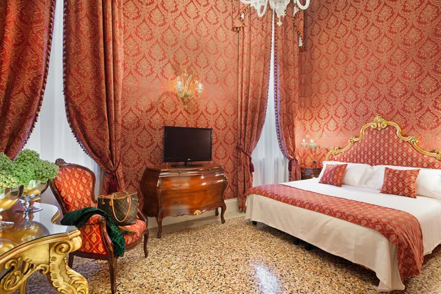 Suite, Twin Beds, CA GOTTARDI 1/2