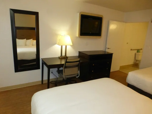 غرفة ديلوكس بسريرين كوين للمدخنين لذوي الإعاقة، Red Roof Inn Houston - Jersey Village 3/6