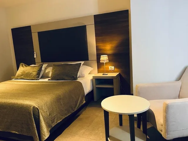 غرفة تنفيذية بسرير كينج بإطلالة على المدينة، Grand Hotel Central 2/2