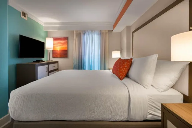 3 Bedrooms, Condo, Ocean Front, Partial View، Grande Cayman Resort 4/6