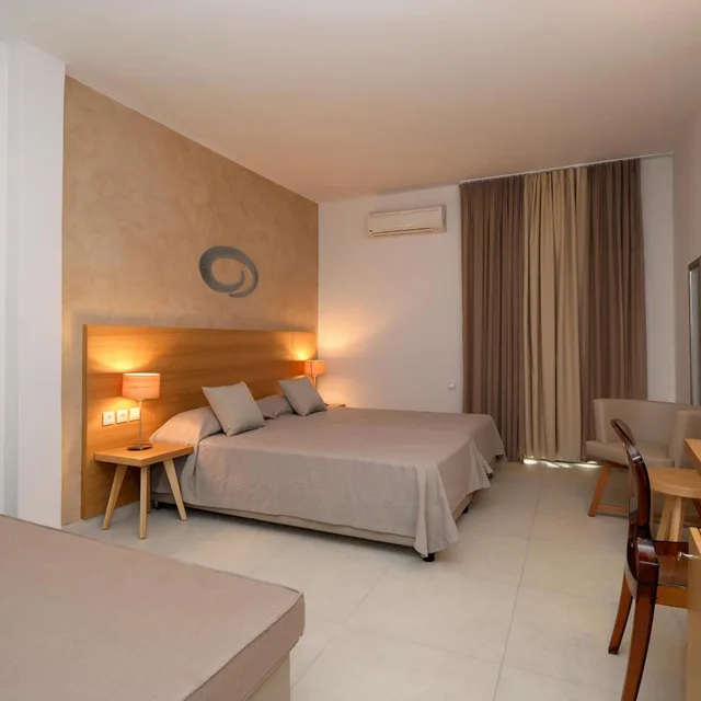غرفة ثلاثية، Golden Beach Hotel 1/10