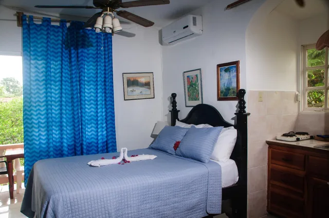 studio, Firefly Beach Cottages and Suites 2/2