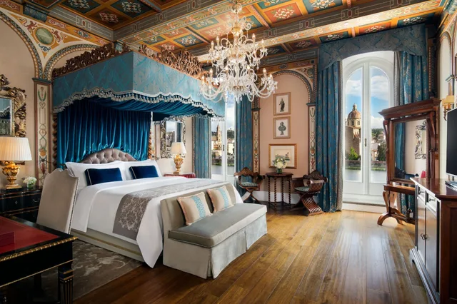 Royal, Suite, King Bed, River View, Balcony, The St Regis Florence 2/7