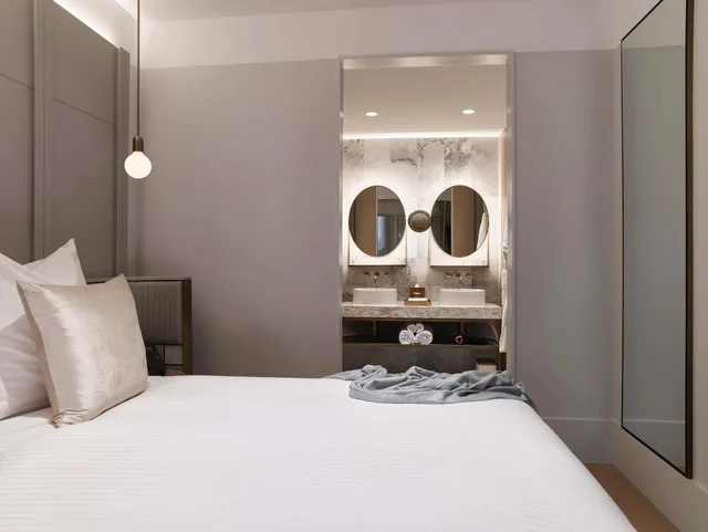 Deluxe, Luxury, Suite, The Porter House Hotel Sydney - MGallery 2/7