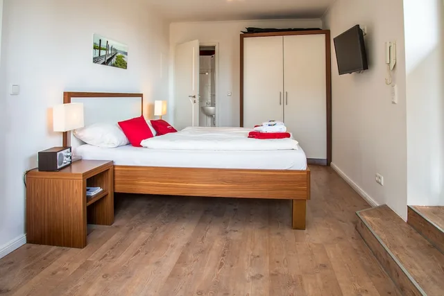 غرفة أساسية بسرير مزدوج بإطلالة على المرفأ بشرفة، Seaside-Strandhotel 2/4