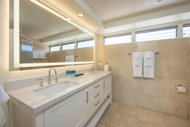2 Bedrooms, Condo, Ocean View, 2 Bathrooms، Waikiki Shore by OUTRIGGER 7/8