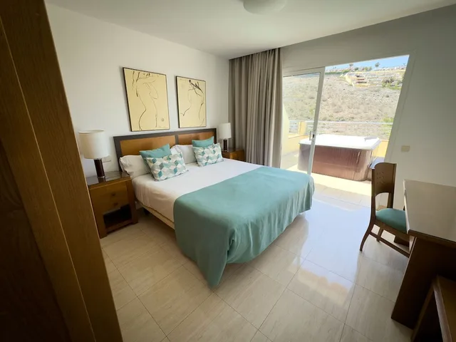 شقة بسريرين منفصلين بغرفتي نوم مع أريكة بمسبح خاص، Holiday Club Sol Amadores 5/10