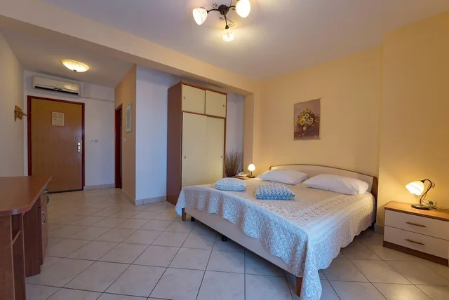 غرفة بسرير مزدوج بشرفة، Hotel Aurora 5/8
