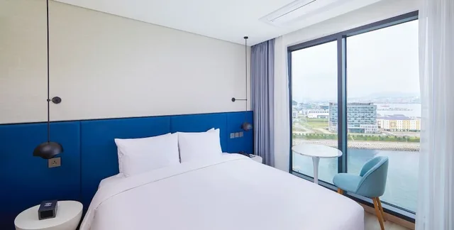 Deluxe, Queen Bed, Sea View, Citadines Connect Hari Busan 2/3