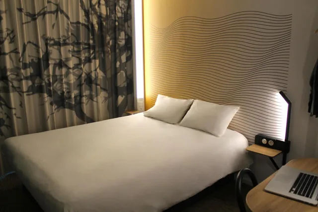 Room, Queen Bed, B&B HOTEL Lyon Centre Perrache 8/10