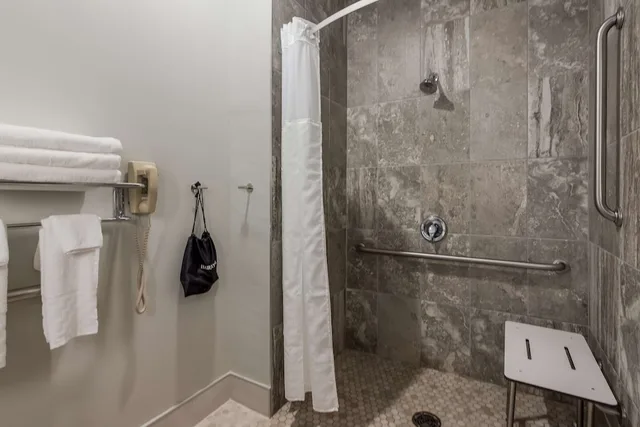 غرفة قياسية بسرير كينج لذوي الإعاقة، SureStay Plus Hotel by Best Western Highland Poughkeepsie 8/9