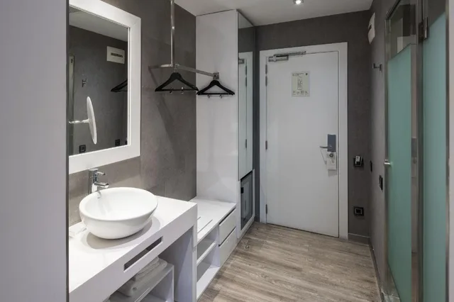 Room, Twin Beds, Gran Via View، Hotel Catalonia Gran Via Bcn 6/6