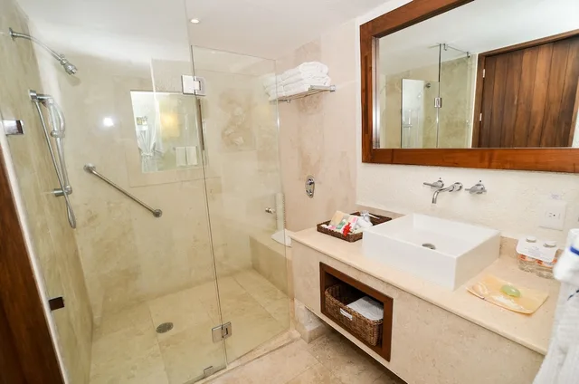 جناح جونيور بسرير كينج، Las Brisas Ixtapa 6/10