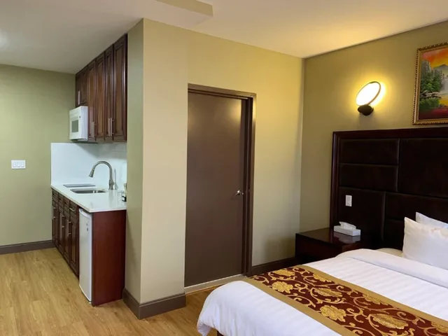 غرفة بريميوم بسرير كينج، Queens Hotel 4/6