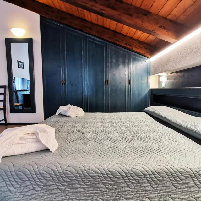 جناح جونيور، Hotel La Plage 8/9