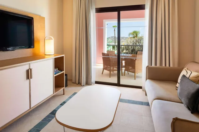 جناح، Melia Villaitana 7/10