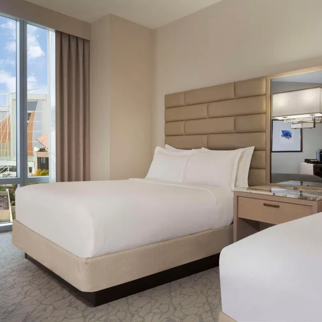 جناح جونيور بسريرين كوين مع أريكة بحوض استحمام لذوي الإعاقة، Hilton West Palm Beach 1/7