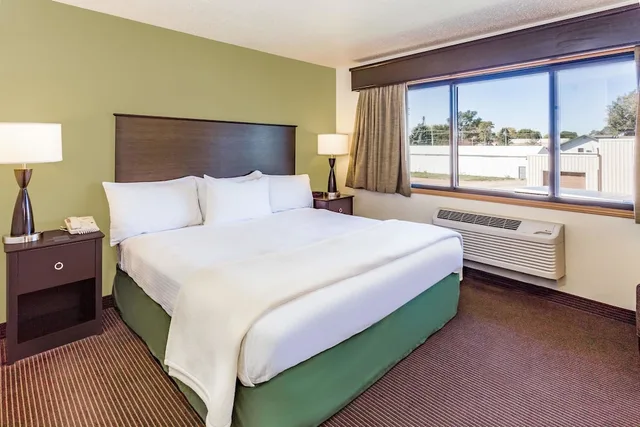غرفة بسرير كينج، Americinn By Wyndham Hampton 2/4