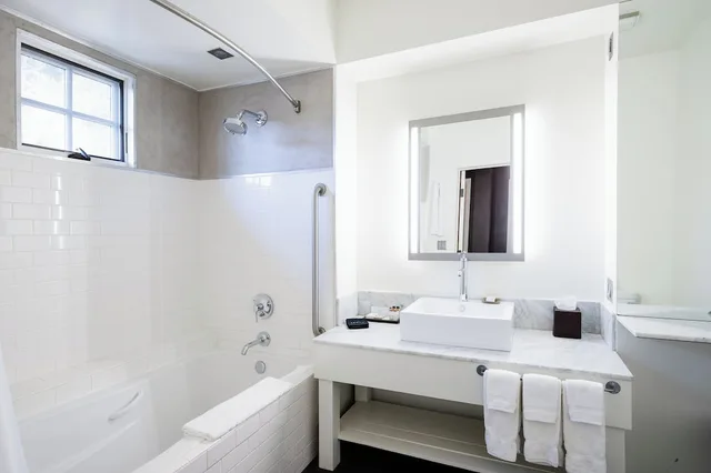 Deluxe, King Bed, Wine & Roses Hotel Restaurant Spa 6/6