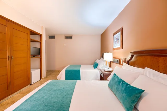 Master, 2 Double Beds، OBELISCO 10/10