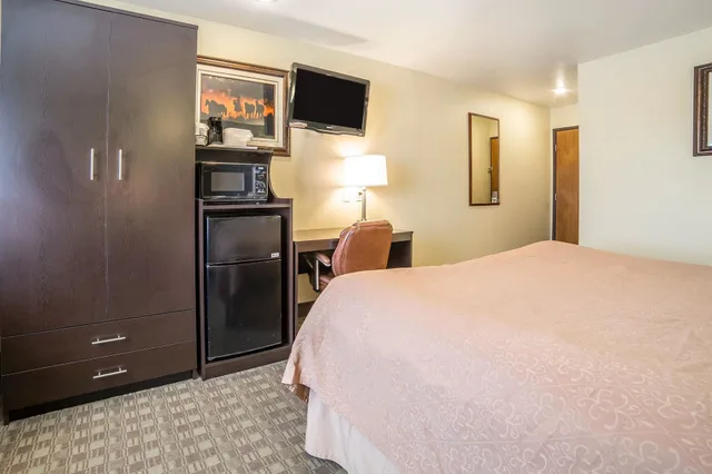 غرفة بسرير كينج، Quality Inn and Suites Elko 2/5