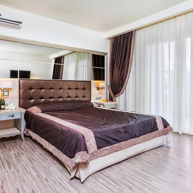 جناح عائلي، Elinotel Apolamare 1/7