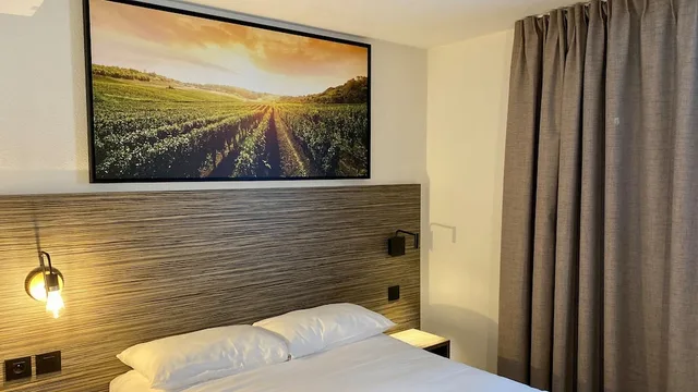 غرفة رباعية بسرير كوين وسريرين منفصلين، Sure Hotel by Best Western Angers Sud 4/8