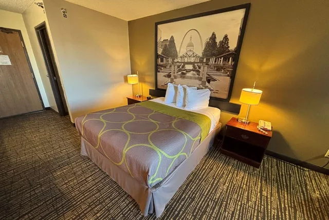 غرفة بسرير كوين يُسمح فيها بالحيوانات الأليفة، Super 8 By Wyndham Jerseyville IL 3/5