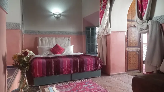 غرفة كومفورت ثلاثية بإطلالة على الفناء، Riad Maizie 2/10