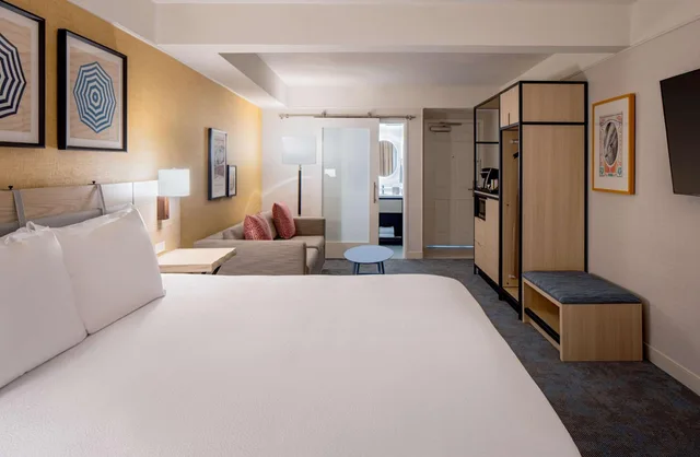 Room, King Bed, Sofa, Hilton Garden Inn Dana Point Doheny Beach 1/6
