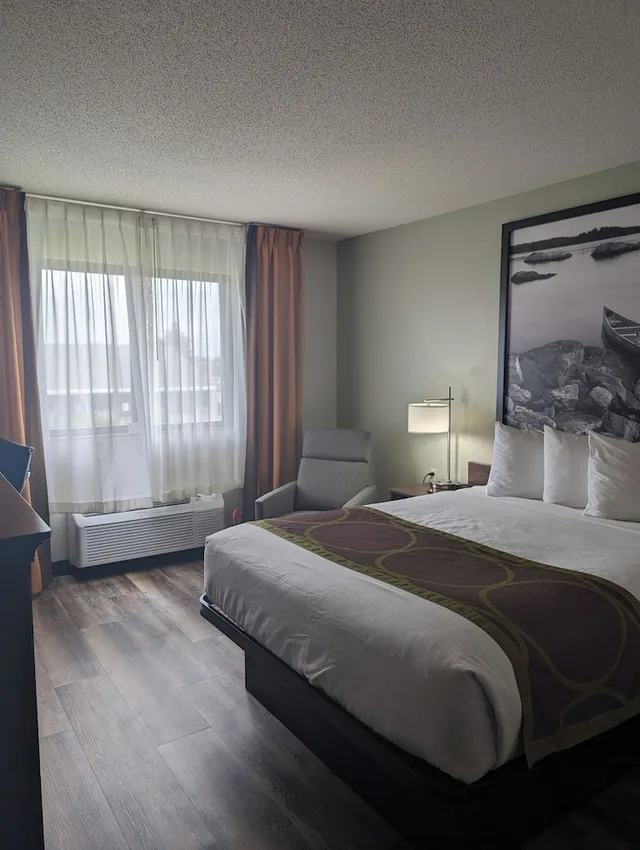 غرفة بسرير كينج، Super 8 By Wyndham Alexandria Mn 1/9