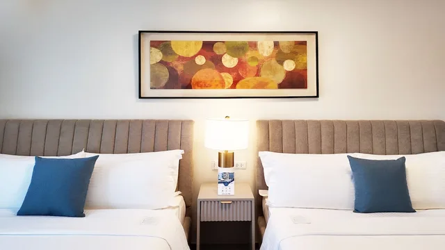 Bay Suite, Family, 2 Queen Beds، Savea Bay City Manila 7/8