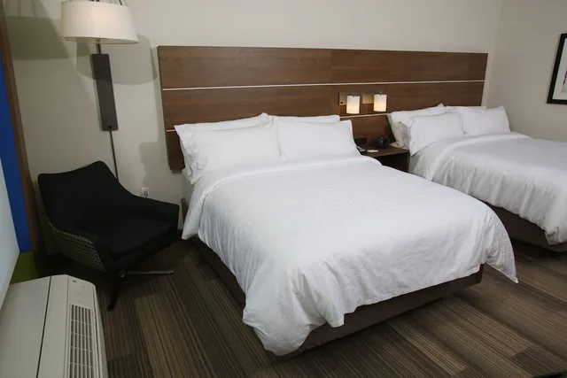 غرفة قياسية بسريرين كوين لذوي الإعاقة، Holiday Inn Express Mccook 4/6