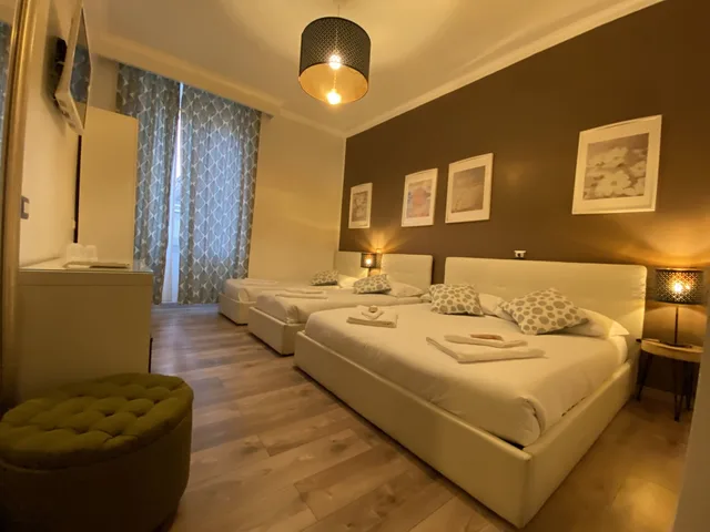 غرفة ثلاثية، The Place In Rome 3/5