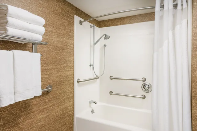 غرفة قياسية بسريرين مزدوجين لذوي الإعاقة، Holiday Inn Express Boston South Brockton 9/10