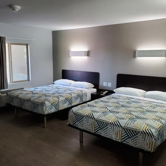 2 Queen Beds - Mobil Access Tub Nsmk Micfridg، Motel6 Show Low, AZ 10/10