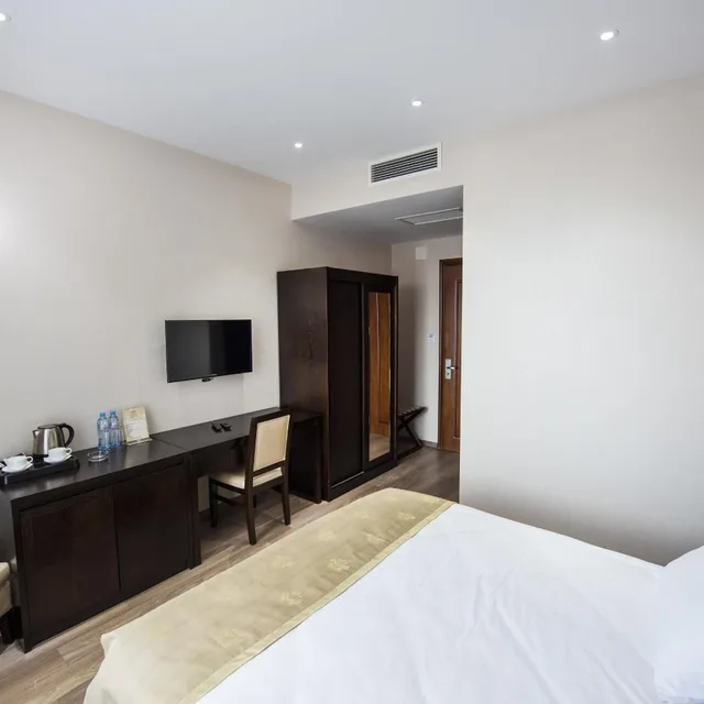 غرفة بسرير مزدوج في الطابق الأرضي، Tbilisi Inn 1/3