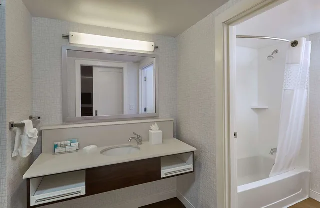 جناح استوديو بسرير كينج، Hampton Inn and Suites Hood River 2/2