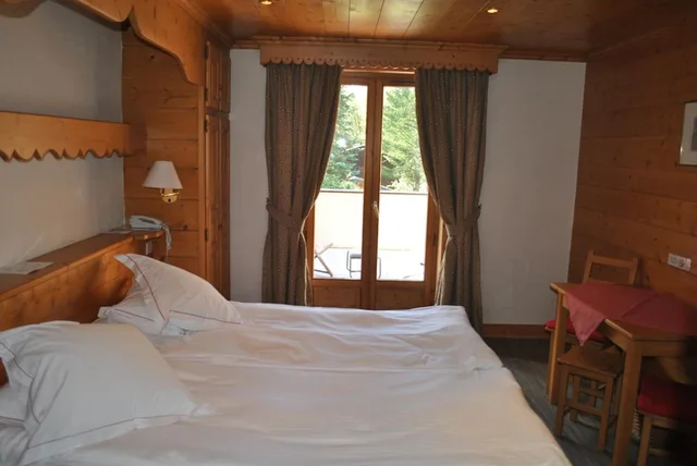 غرفة بسرير كينج، Hotel L'Oustalet 3/3