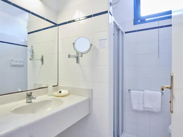Deluxe, Quadruple, Lateral Side Sea View، Hotel Ascot 6/6