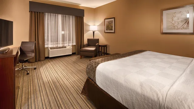 جناح بسرير كينج بمطبخ صغير، Best Western Plus Boardman Inn & Suites 2/10