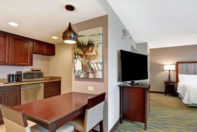 جناح بسرير كينج بغرفة نوم واحدة مع أريكة، Homewood Suites by Hilton Lake Buena Vista Orlando 5/9