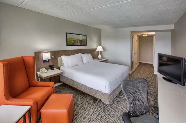 غرفة قياسية بسرير كوين، Hilton Garden Inn Kent Island Marina 2/3