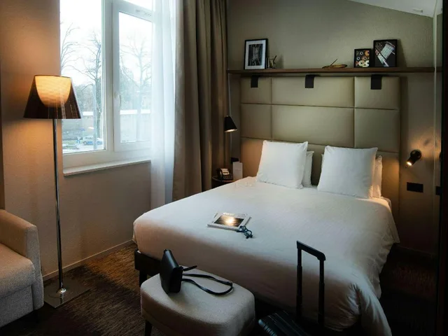 Central, Double Bed, Sofa، Mercure Fribourg Centre Remparts 1/3