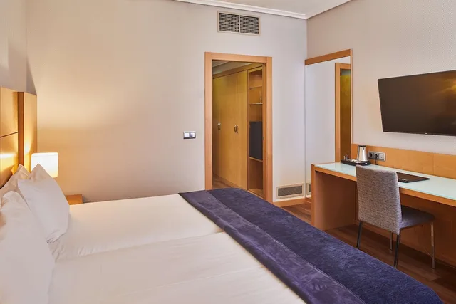 غرفة بسريرين منفصلين، Silken Ciudad de Vitoria Hotel 3/4