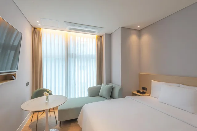 Deluxe, Double Bed, Lateral Side Sea View، The Marine View Hotel 4/10