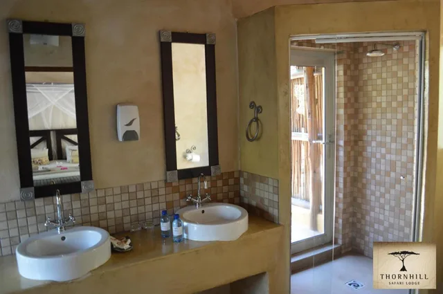 جناح شهر العسل، Thornhill Safari Lodge 3/3