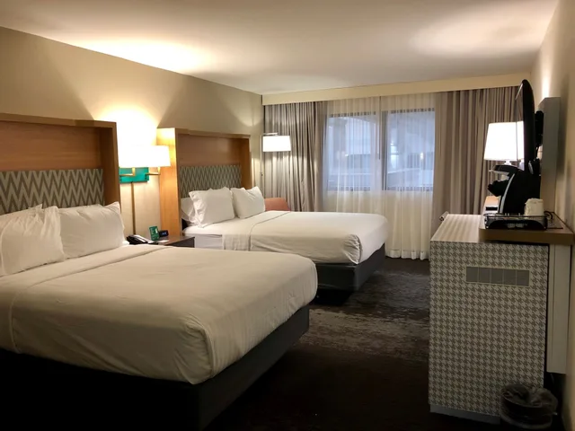 غرفة قياسية بسريرين مزدوجين، Holiday Inn & Suites Chicago North Shore (Skokie) 5/8